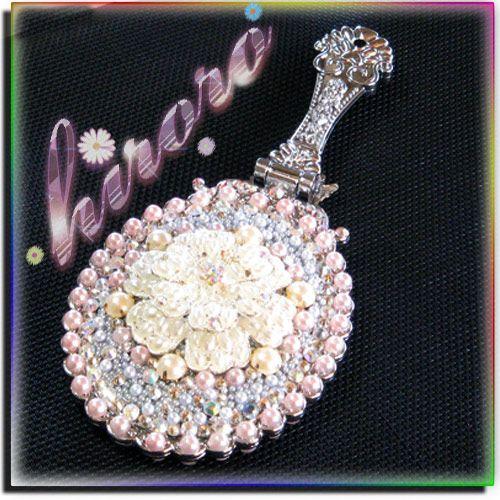 デコ手鏡 スタンド形 フラワーパーツ パール スワロ クリスタル メタル蝶 no.27 |  | 01