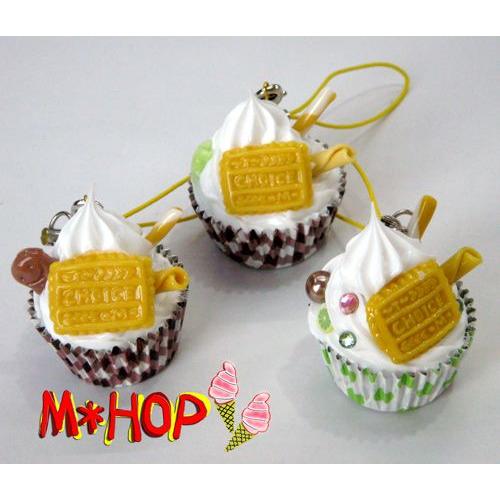 プレーンチョイス風 　スイーツカップケーキストラップ 手作りデコストラップ :m-hop-0627-8:different - 通販 -  Yahoo!ショッピング