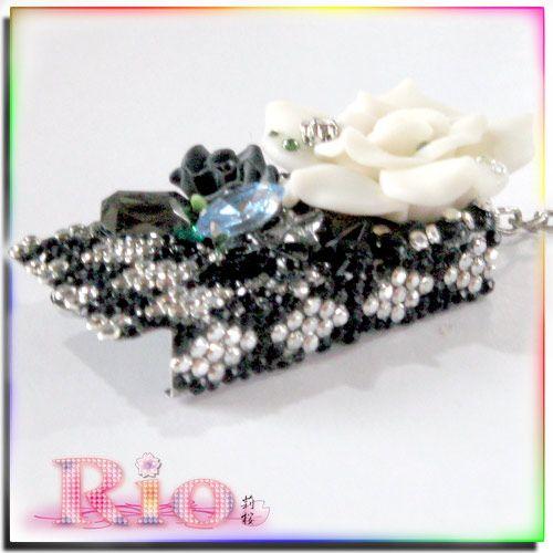 モノトーンのフリスクケースキーチェーン付き  by Rio |  | 01