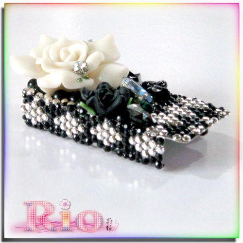 モノトーンのフリスクケースキーチェーン付き  by Rio |  | 03