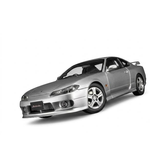 送料無料◇MOTORHELIX 1/18 Nissan Silvia (S15) Spec-R Aero 1999