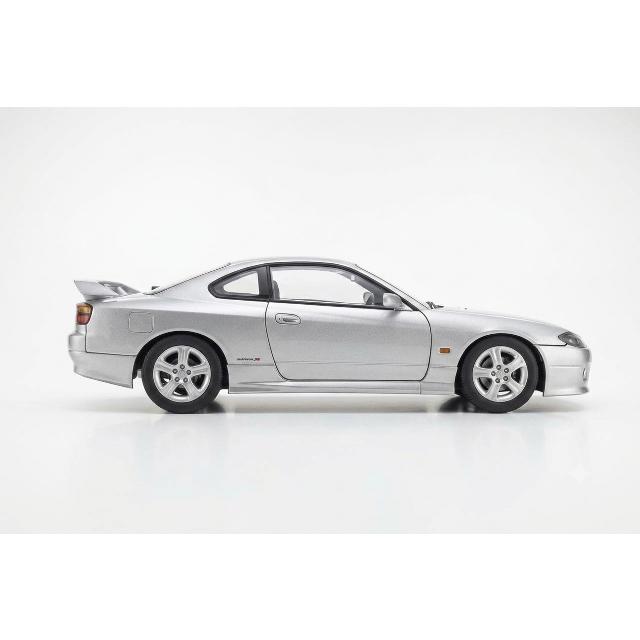 送料無料◇MOTORHELIX 1/18 Nissan Silvia (S15) Spec-R Aero 1999