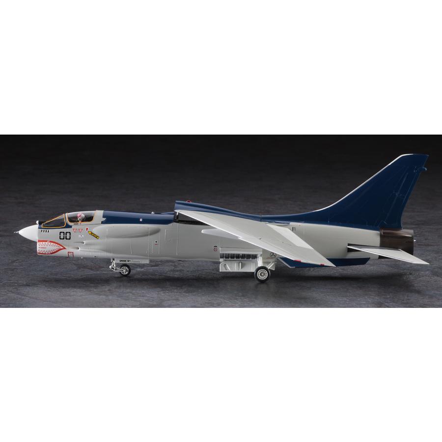 ハセガワ 1/72 「エリア88」 F-8E クルーセイダー ”風間 真