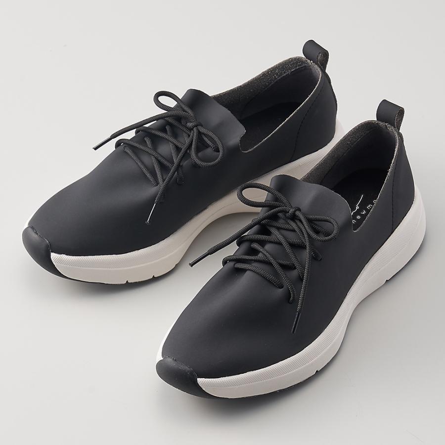 dinos（ディノス） newmo/ニューモ スニーカー風スリッポン 雨の日も