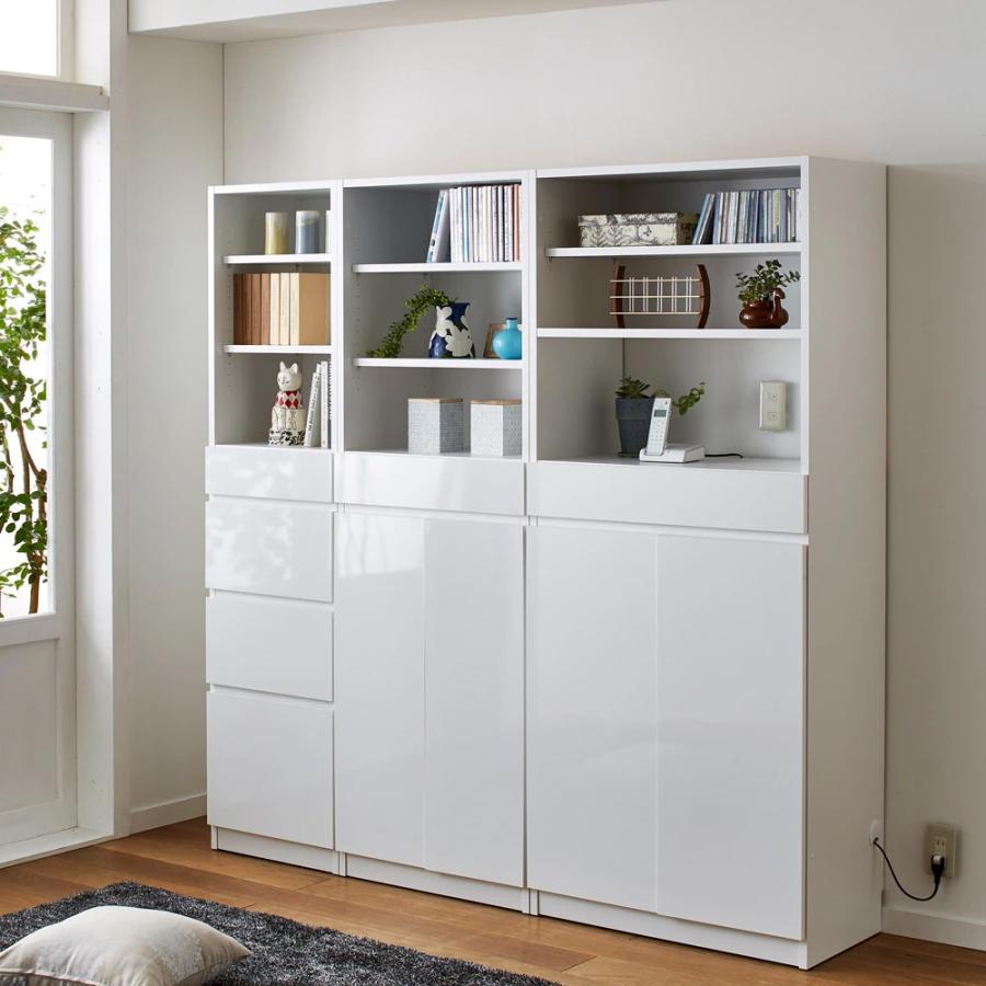 【美品‼️】本棚 幅30cm 壁面収納 ホワイト プッシュ式扉 シンプル 美品‼️】本棚 幅30cm 壁面収納 ホワイト プッシュ式扉 シンプル