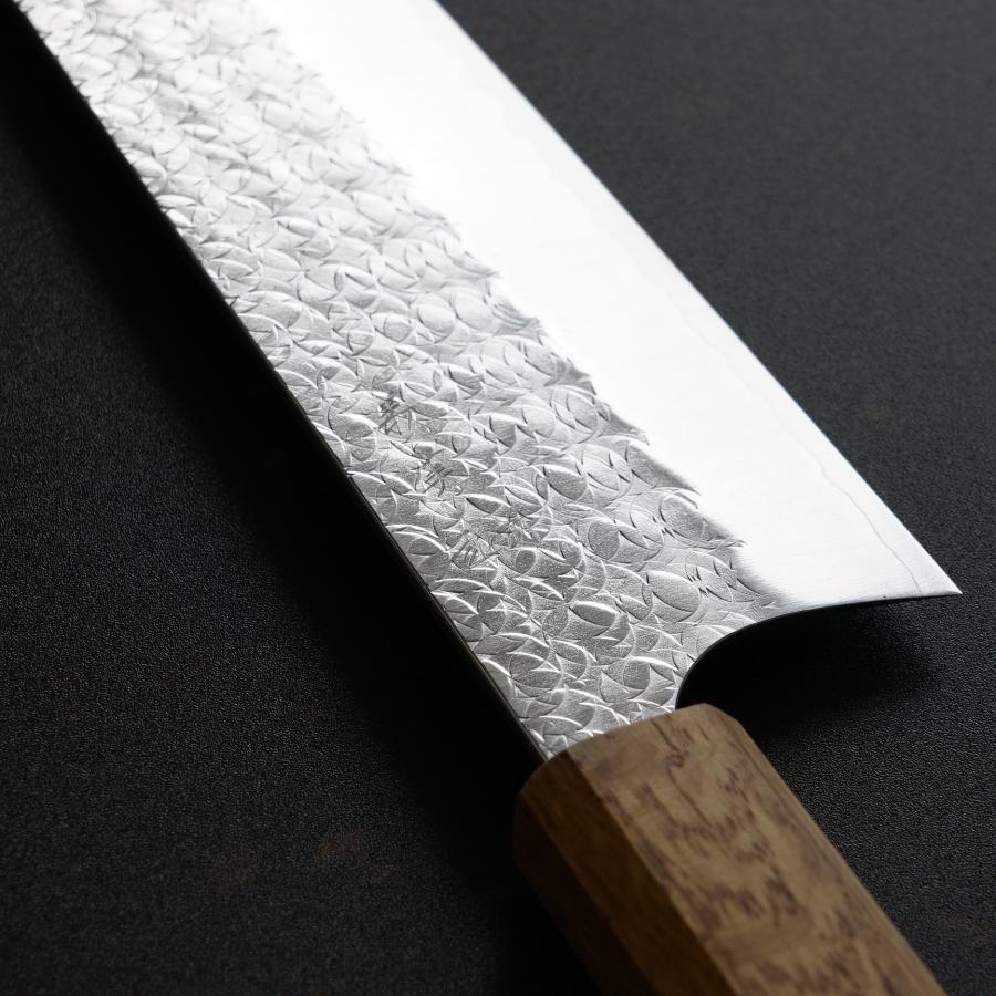 包丁 牛刀 240mm 粉末ステンレスハイス スーパーゴールド2 槌目 鍛造 8寸 カトウ打刃物製作所 義実作 漆塗樫柄 MINAMO 越前打刃物 日本製_2