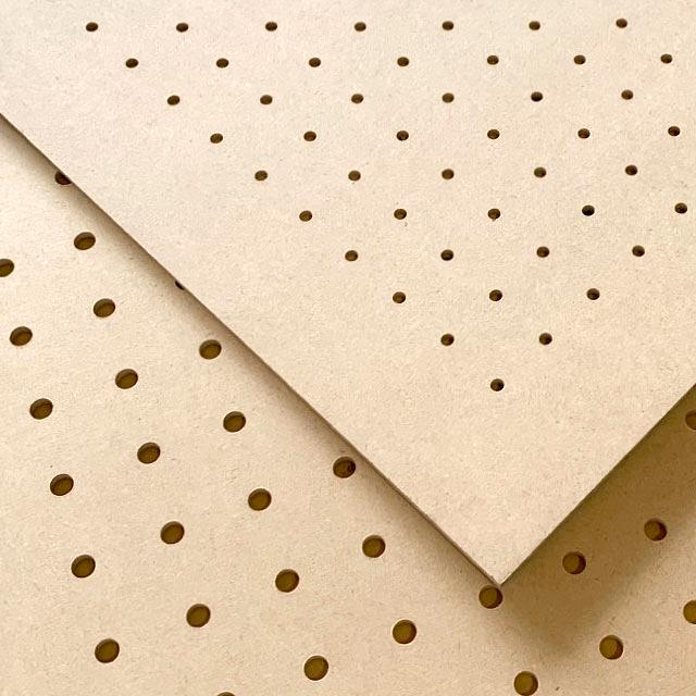 ペイントアートサインボート（MDF合板） MDF有孔ボード額縁タイプ（8φ-30P）4mm厚 600mm×900mm（A品）1枚 穴