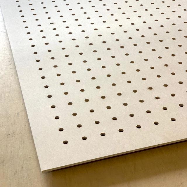 ペイントアートサインボート（MDF合板） MDF有孔ボード額縁タイプ（8φ-30P）4mm厚 600mm×900mm（A品）1枚 穴