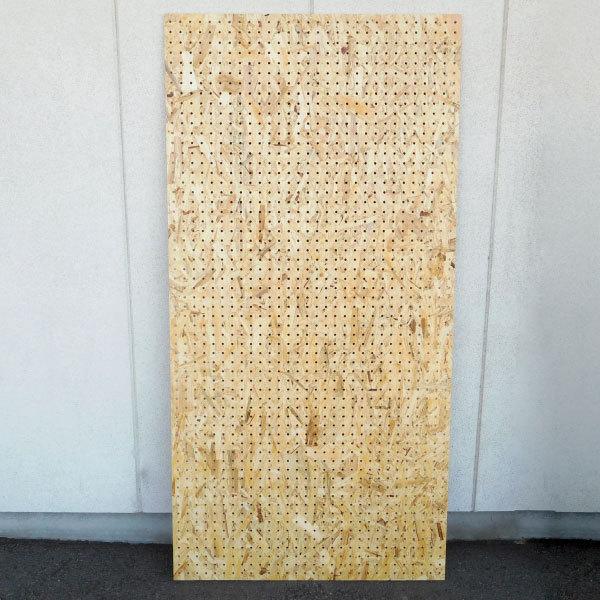 OSB有孔ボード 9mm×908mm×1817mm（8φ-30P/A品/ヨーロッパ産) 1枚 穴