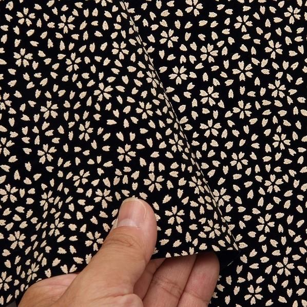 日本紐釦貿易(Nippon Chuko) 日本紐釦貿易 印伝調合皮スエードレザー生地 桜柄 白 巾92cm×9m切売カット KP4080-4A-9M 9mの画像