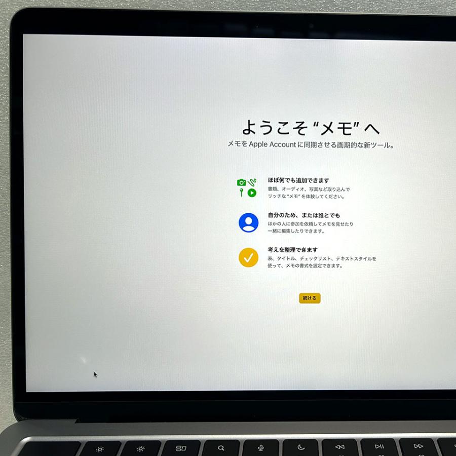 【中古】Apple MacBook Air (M2, 2022) (HBC03008) ノートパソコン /macOS 15.7.4 /Apple M2, 8 core GPU /メモリ 8GB / 256GB /13.6インチ  2560 x 1664の画像