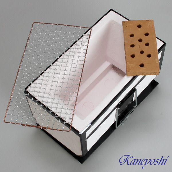 焼き鳥なら安心の日本製コンロ　日本の味は、いい火がつくる　炭火焼き鳥コンロ　白　板敷、焼アミ　サナ付 |  | 01