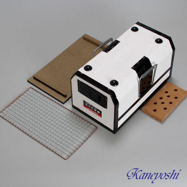 焼き鳥なら安心の日本製コンロ　日本の味は、いい火がつくる　炭火焼き鳥コンロ　白　板敷、焼アミ　サナ付 |  | 04