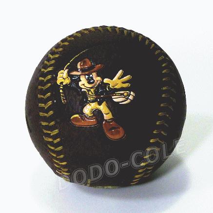 インディジョーンズに変身したミッキー ディズニーランドロゴ入り野球ボール アメリカディズニーパーク 限定 グッズ お土産 Oth Ab0054 ドドコレクション 通販 Yahoo ショッピング
