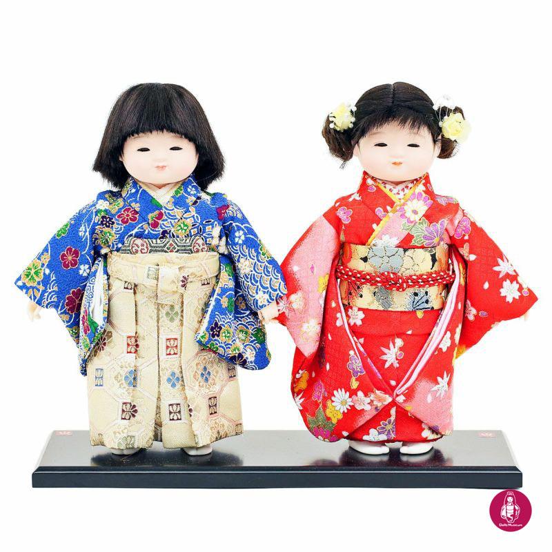人形工房天祥 市松人形　立ち姿 5号　ペア　男の子　女の子　横幅31.5cm×奥行11cm×高さ24cm（#033）