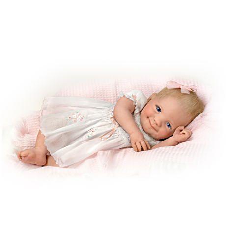 【２点セット】 【アシュトンドレイク】Cheryl Hill Lifelike Baby Doll With Basket And Sat/赤ちゃん人形/ベビードール 【EIM1205172940】(42315円)