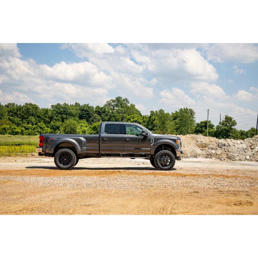 [ROUGH COUNTRY ラフカントリー] 4.5インチリフトアップキット Fドライブシャフトなし/M1ショック付き Ford フォード F350/55940の画像