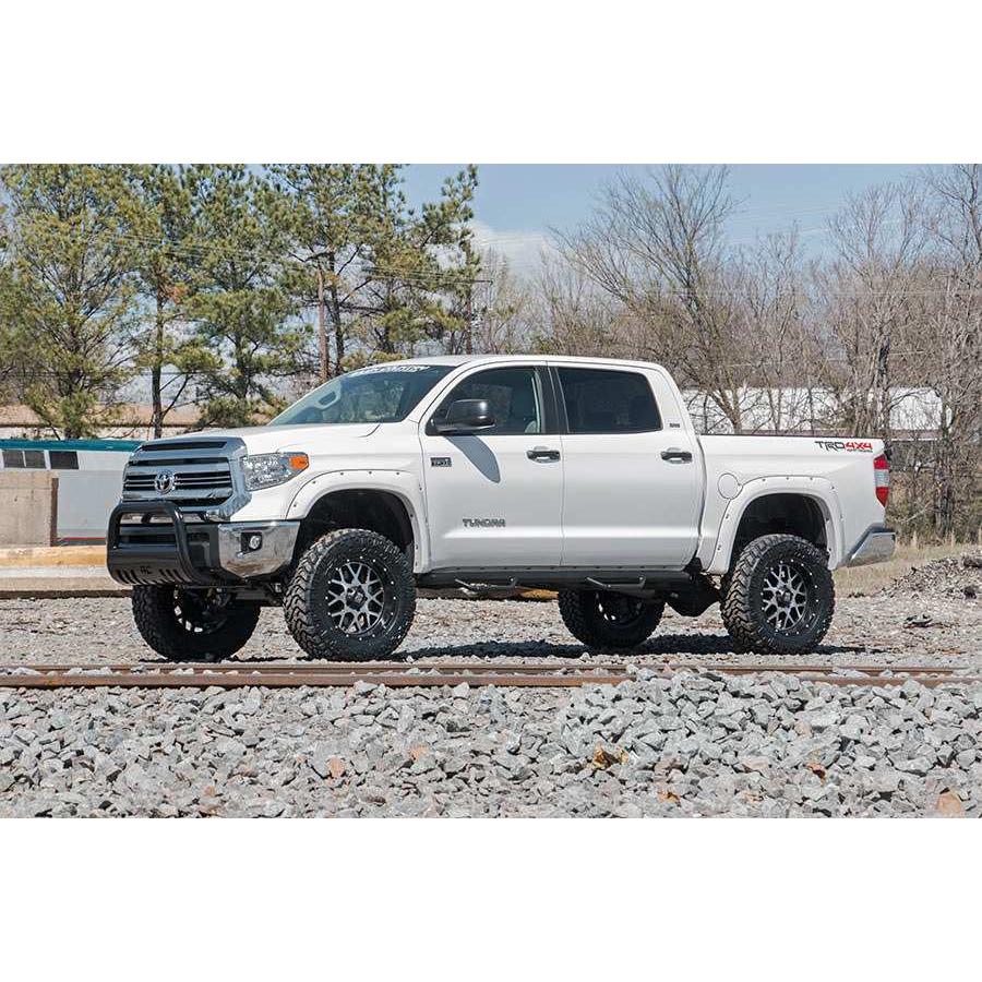 [ROUGH COUNTRY ラフカントリー] 6インチリフトアップキット/サスキット M1ストラット/リアショック付き USトヨタ タンドラ 4WD/75240の画像