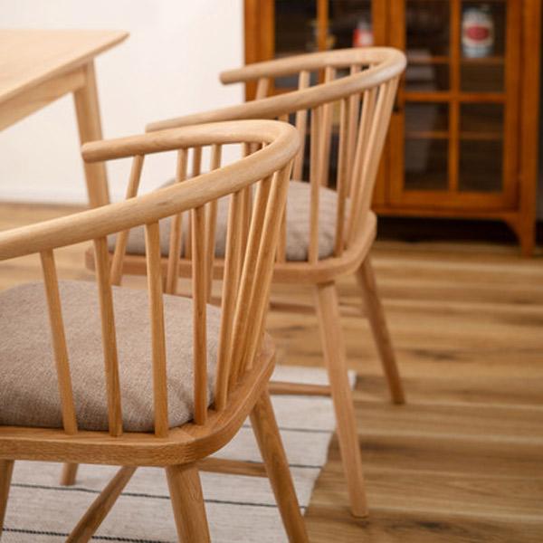 素朴なウィンザーチェア 素朴なウィンザーチェア 素朴さと愛らしさを感じるシンプルな