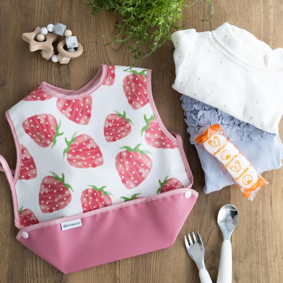 19日までBABY♡福岡店限定ゆらゆらいちごのハートエプロン白 お食事エプロン ＼名入れ刺繍可能／ 日本製 保育園 ベビー 防水 離乳食