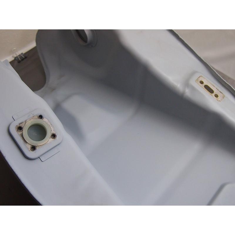 ゼファー750 FXタイプスチールタンク（キャップ付） |  | 02