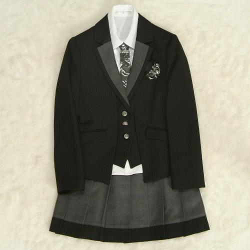 アウトレット　女児ジュニアフォーマルスーツ　140cm〜165cm　黒　シルバー三つ釦　スカートタイプ 
