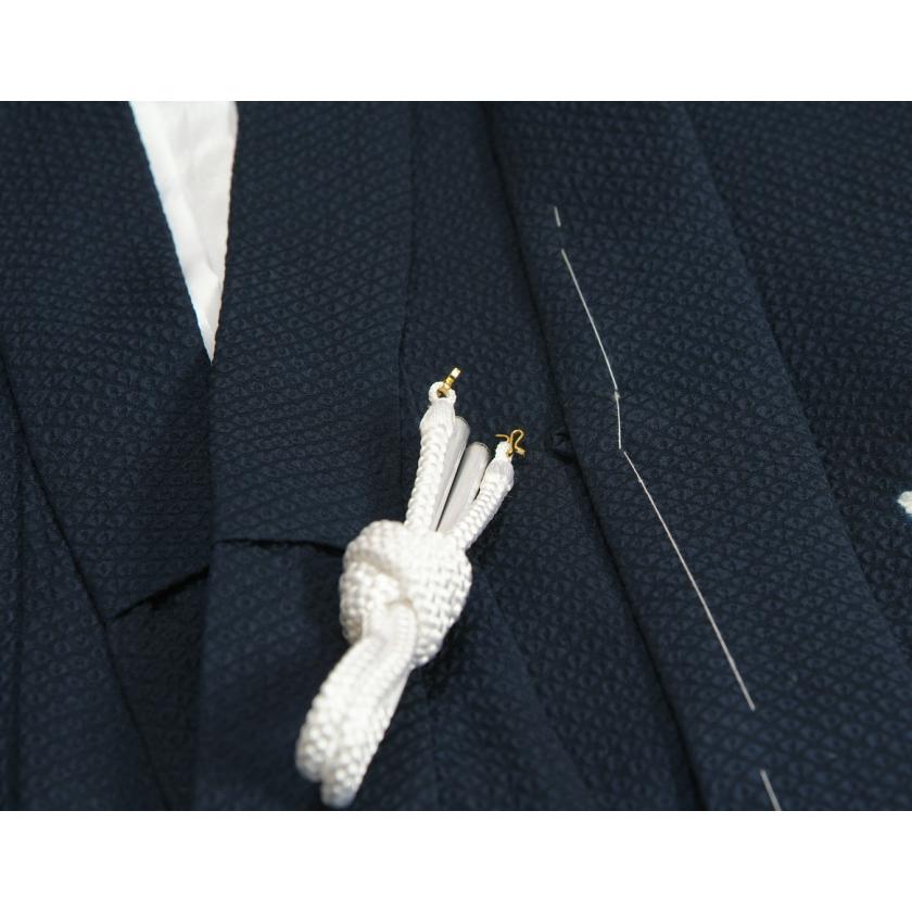 【新品 送料込み】 七五三 5歳 男の子 正絹 着物袴セット 総刺繍兜紺地正絹羽織着物 本絞り 黒縞正絹袴 12点セット 足袋付きセット 日本製 【BCD2768322992】(97200円)