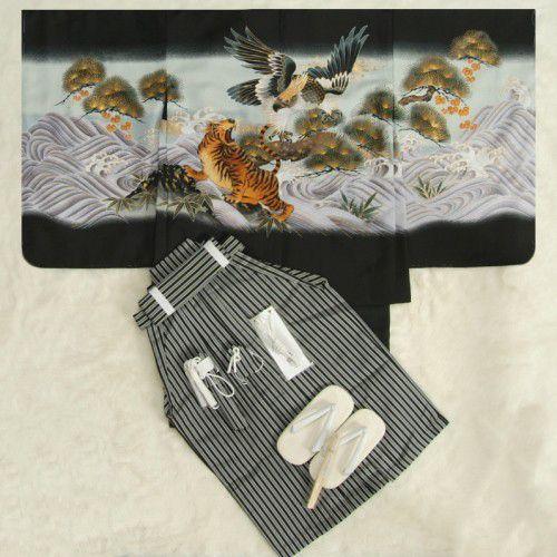 七五三着物5歳　袴セット　鷹　虎　黒地羽織　黒地着物　金彩使い　黒縞袴　５歳用　１２点セット　足袋付きセット