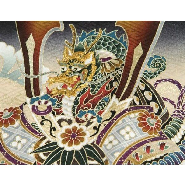 七五三 5歳 男の子 正絹 着物袴セット 黒地ベージュ染め分け 兜 金糸刺繍使い 黒縞正絹袴 サヤ地紋生地 12点セット 足袋付きセット 日本製 | 京美 | 02