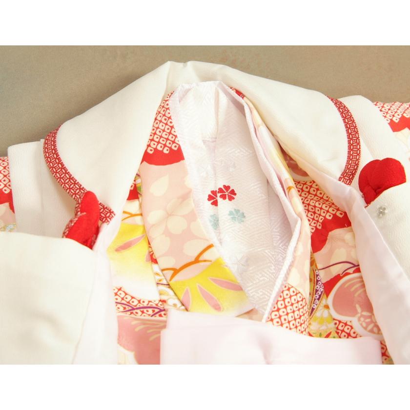 七五三 着物 3歳 女の子 被布セット 小町kids（小町キッズ）ブランド 淡ピンク色 被布白地色 刺繍使い 松 刺繍半衿に足袋付きフルセット｜doresukimono-kyoubi｜08