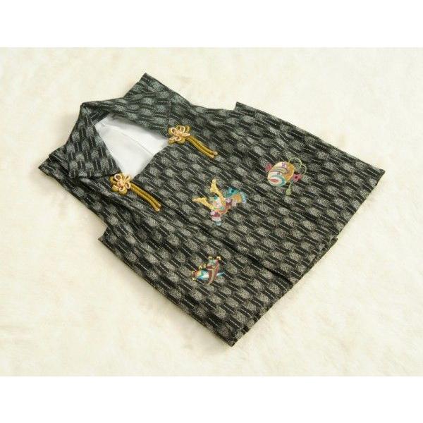 七五三 3歳 被布単品 男の子 着物 黒グレー色 兜刺繍 金駒刺繍 矢絣地柄文様 日本製 | 京美 | 01