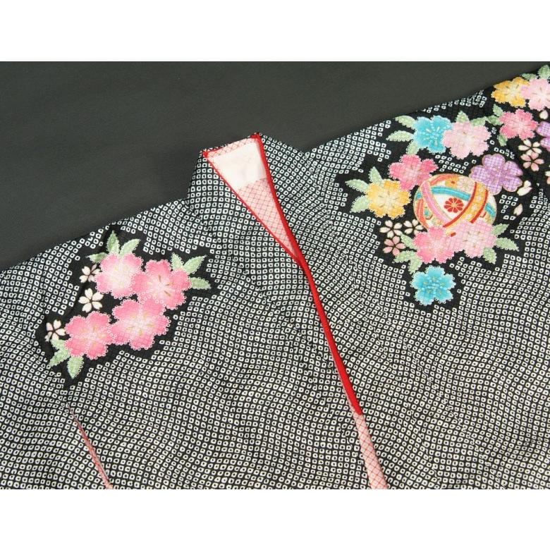 七五三着物 7歳 女の子 四つ身着物 京都花ひめブランド 黒色地総疋田柄 まり 絵羽柄 紋意匠生地 | 京美 | 03