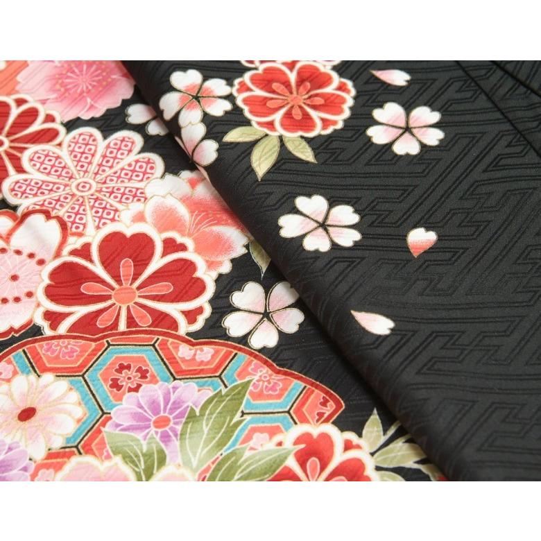 七五三着物　７歳　女の子四つ身着物　フロム京都ブランド　FromKYOTO　黒地朱赤染め分け　まり　刺繍牡丹菊　サヤ地紋生地 | 京美 | 02