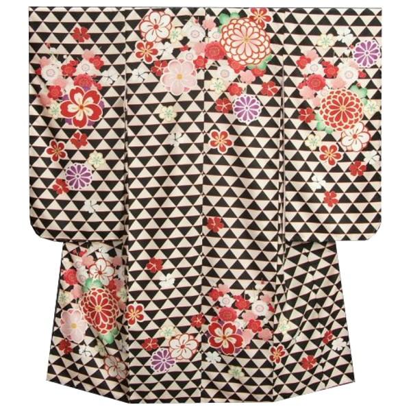 七五三 着物 7歳 女の子 四つ身着物 式部浪漫神楽KAGURA 黒ベージュ鱗文様 大菊 捻り梅 サヤ地紋生地 日本製