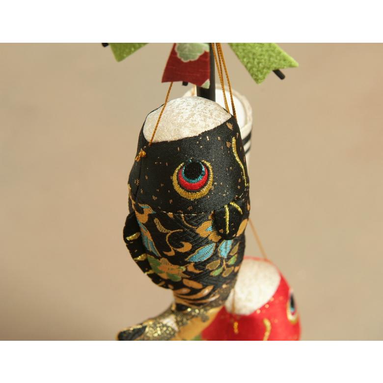 金襴鯉のぼり 室内用 端午の節句 5月祝 金襴生地 高さ44cmの室内用中サイズ 組み立て不要の完成品 |  | 02