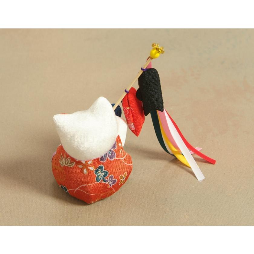 鯉のぼりを掲げる白猫 室内卓上用 ちりめん 端午の節句 高さ14cmの卓上サイズ 並べて飾るだけの完成品 日本製 |  | 04