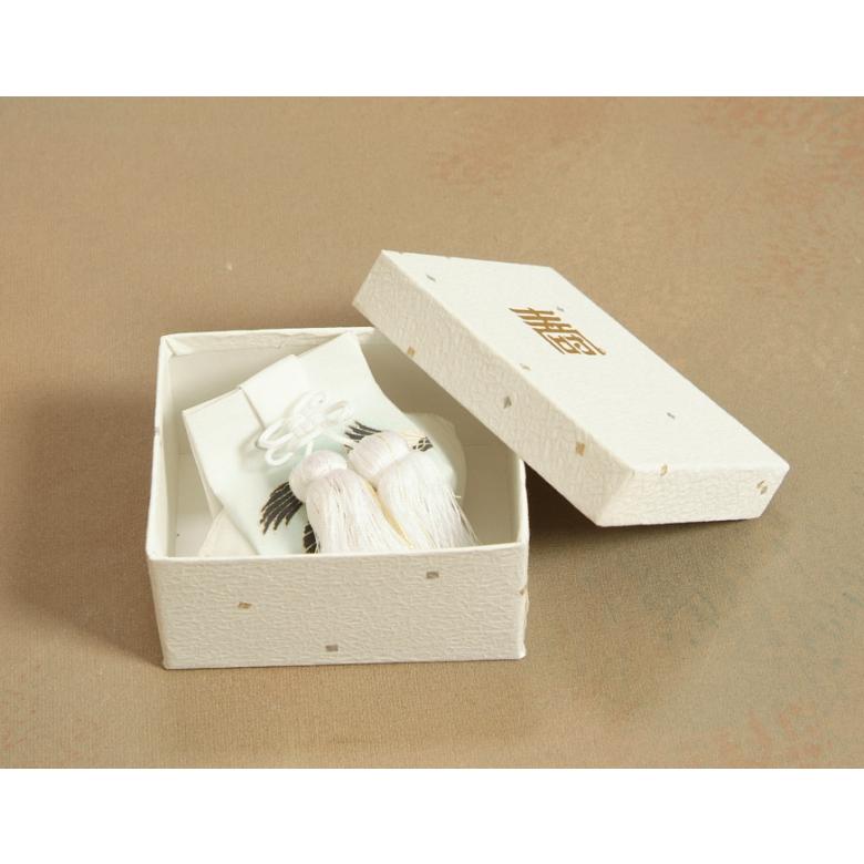 お宮参り小物 正絹お守り袋 白色淡い水色ぼかし 単品 友禅染鷹柄 化粧箱付 男の子に最適 日本製 | 京美 | 04