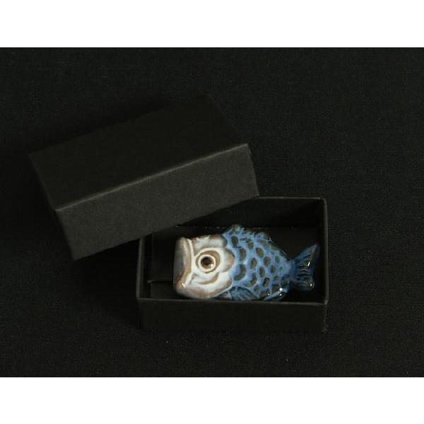 瀬戸赤津焼帯留め飾り おもしろ帯留シリーズ 瀬戸物 陶器 鯉上り 青色