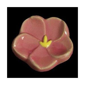 瀬戸赤津焼帯留め飾り　華畑シリーズ　瀬戸物　陶器　梅　濃ピンク　日本製　通常の帯〆でも使用可能な幅広金具使用