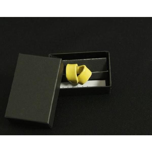 瀬戸赤津焼帯留め飾り　瀬戸物帯留シリーズ　陶器　黄色　日本製　通常の帯〆でも使用可能な幅広通し使用 |  | 05