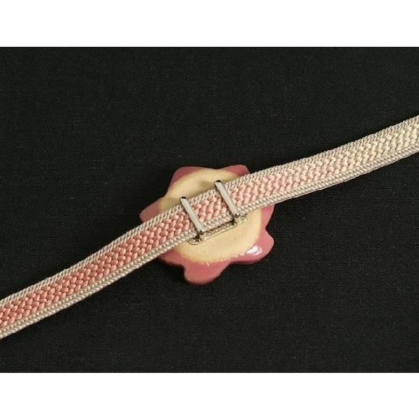 瀬戸赤津焼帯留め飾り　華畑シリーズ　瀬戸物　陶器　すいれん　エンジ白色　日本製　通常の帯〆でも使用可能な幅広金具使用 |  | 04