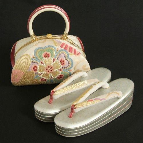 草履バッグセット　振袖　訪問着　紗織ブランド　西陣織正絹　パールシルバー　有職華文様　パールトーン加工　Lサイズ　三枚芯　衝撃吸収ウレタン使用　日本製