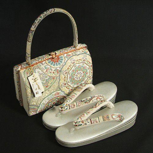 草履バッグセット　振袖　訪問着　紗織ブランド　西陣織正絹　パールシルバー　有職文様　パールトーン加工　Ｍサイズ　日本製