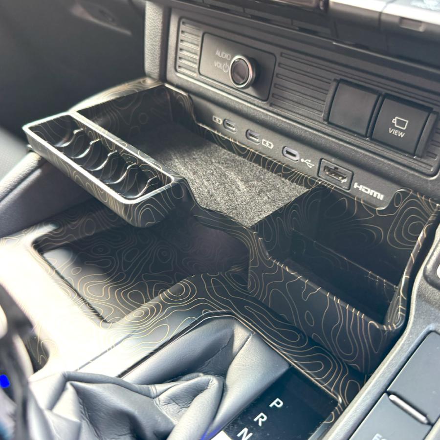 ランドクルーザー ランクル 250 フロントコンソールトレイ トポグラフィー柄 収納 小物入れ 小物置き 便利グッズ |  | 08