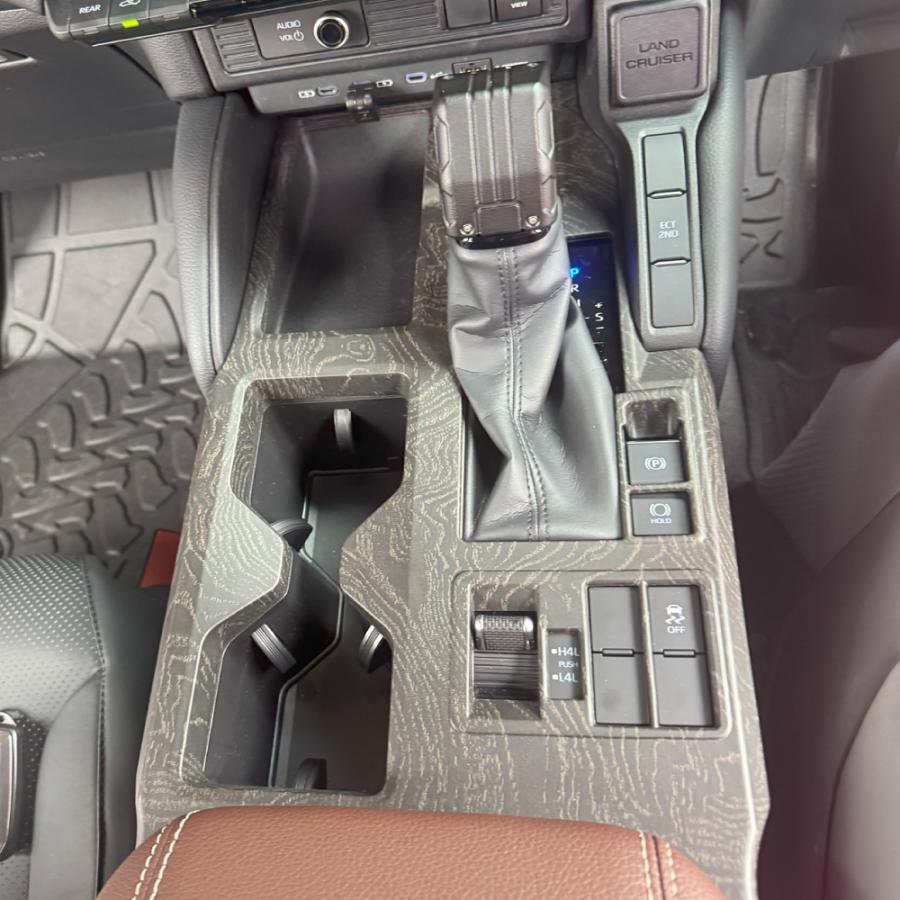 ランドクルーザー ランクル 250 フロントコンソール パネル トポグラフィー柄 おくだけ充電非装着車用 パーツ |  | 04