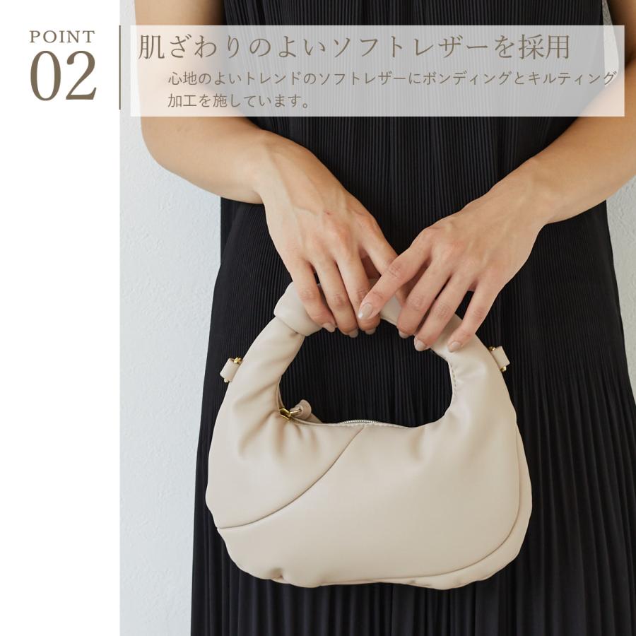 単行本が入るサイズ感】キルティング ハーフムーンシェイプ 単行本が入るサイズ感】キルティング ハーフムーンシェイプ
