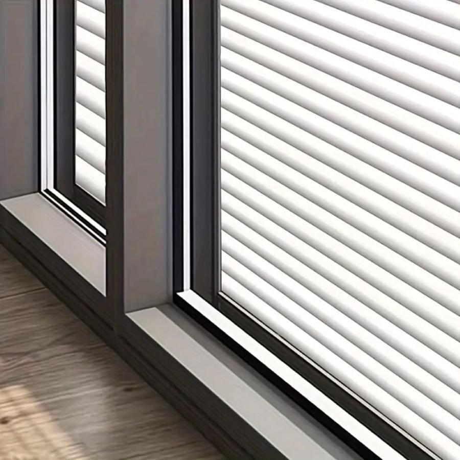 サンプル窓ガラス フィルム UVカット 窓 外から見えない オシャレ 冬暖房効果UP冬節電対策 台風対策 飛散防止 ガラスフィルム 窓 目隠しシート  断熱 遮光 遮熱 |  | 11