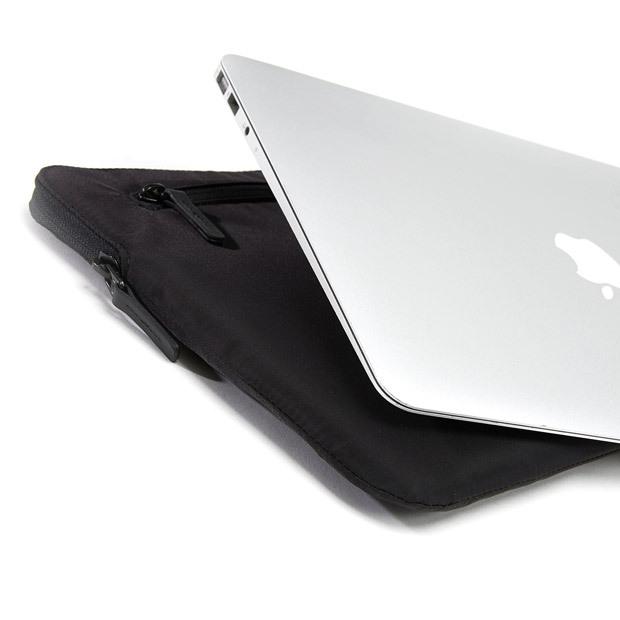 インケース PCケース Incase クラッチバッグ Compact Sleeve in Flight Nylon for MacBook Pro 13インチ 137211053021