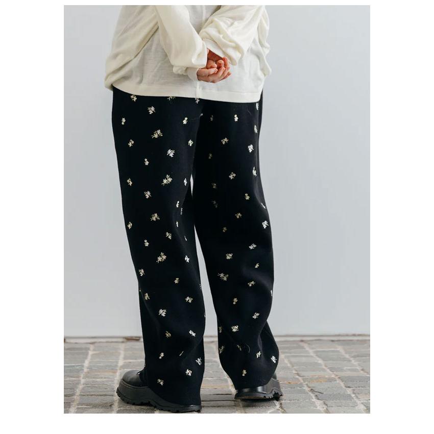 CREDONA（クレドナ） ボトムス FLOWER EMBROIDERY KNIT PANTS 2月中旬