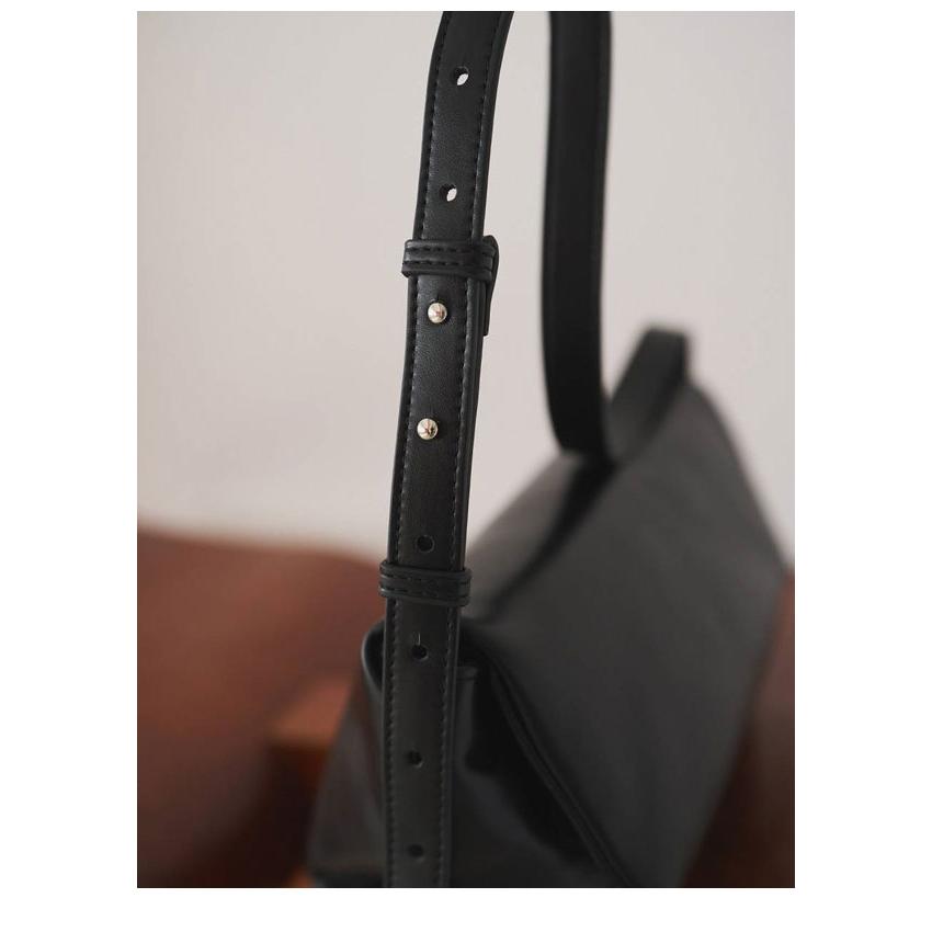 【新品未使用タグ付き】Ecoleather Wrap Bag ànuke online store（アンヌーク） / Ecoleather Wrap BagEcoleather